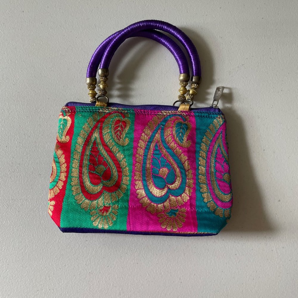 TWO Spring Purses . - Picture 2 of 6